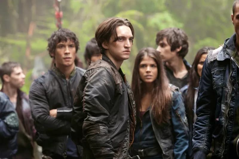 Reżyserzy serialu The 100: ich wpływ na fabułę i styl reżyserii